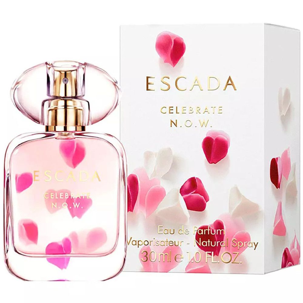 Escada Celebrate N.O.W. EdP Nat. Spray. Flakon und Verpackung mit Blüten. Goldener Schriftzug. Rosa Flüssigkeit im Flakon.