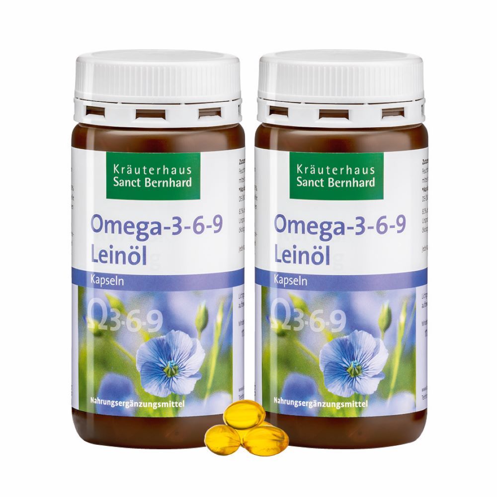 Zwei Flaschen Omega-3-6-9 Leinöl-Kapseln. Braune Flaschen mit weißen Deckeln und Etiketten. Einige Kapseln liegen davor.