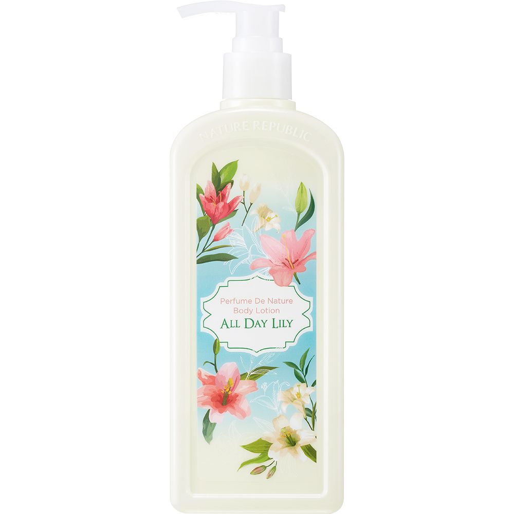Beige Lotion-Flasche mit floralem Design und Pumpverschluss. Aufschrift: Perfume De Nature All Day Lily Body Lotion.