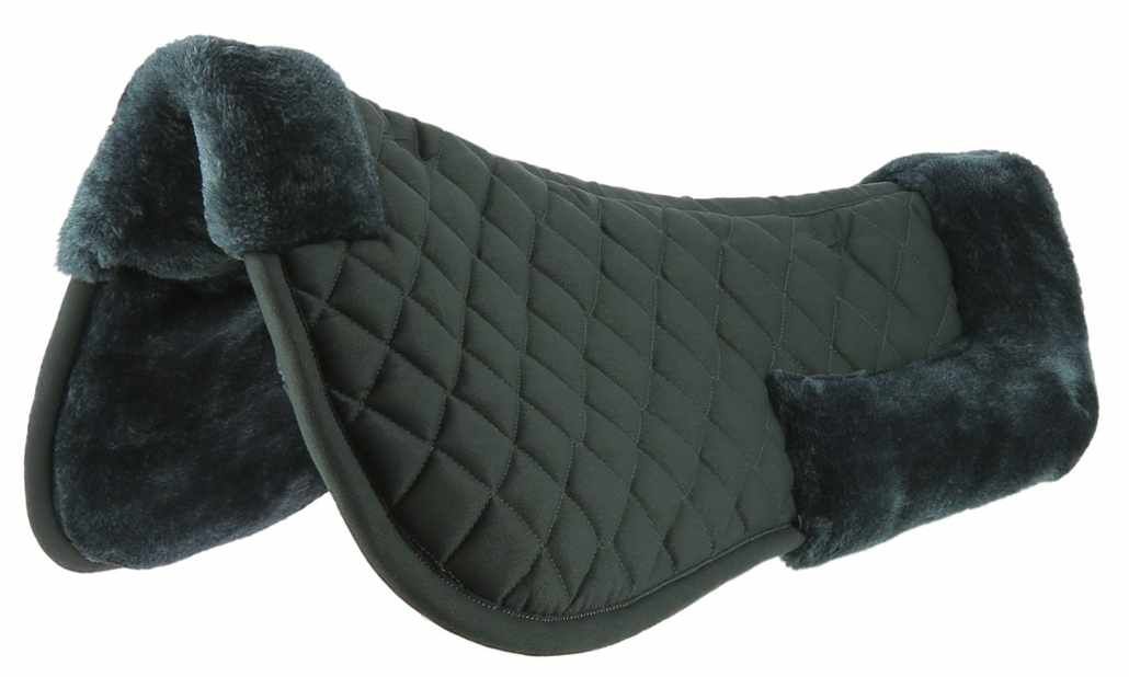 Dunkelgrüner Rückenschoner mit Steppung und Fellbesatz. Seitliche Aussparungen. Für Pferde.