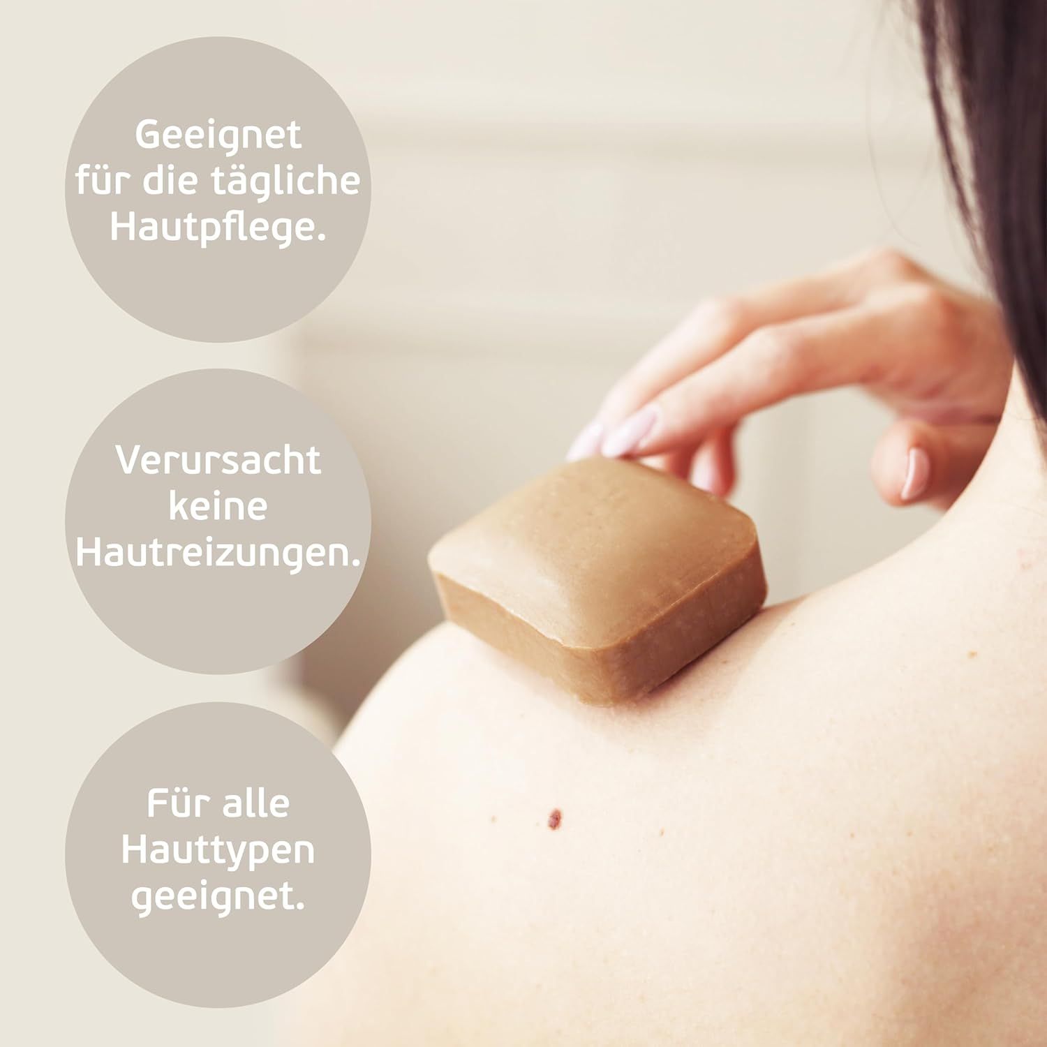 Dr. OHHIRA KAMPUKU Seife auf einem Stein, geeignet für tägliche Hautpflege.