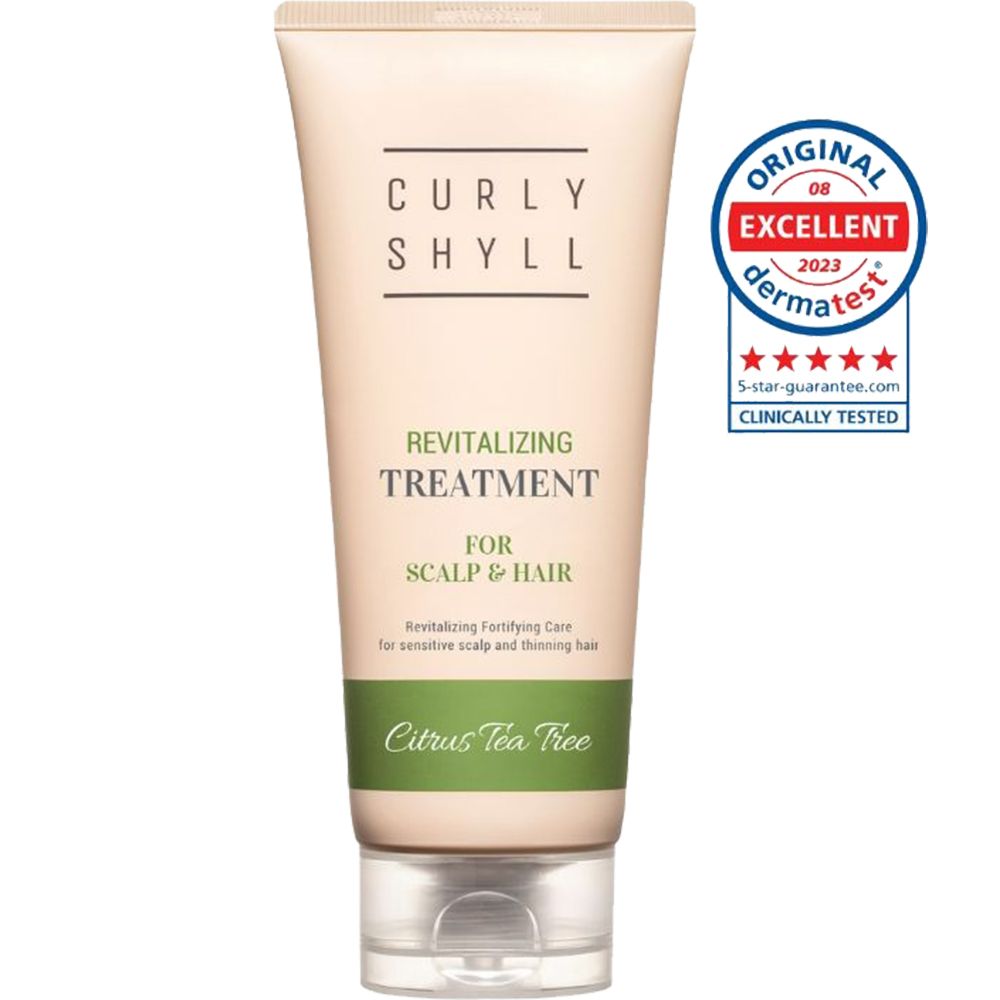 Beige Tube mit Produktnamen und Text. Dermatest-Siegel. "Revitalizing Treatment for Scalp & Hair". Grüner Streifen mit "Citrus Tea Tree".
