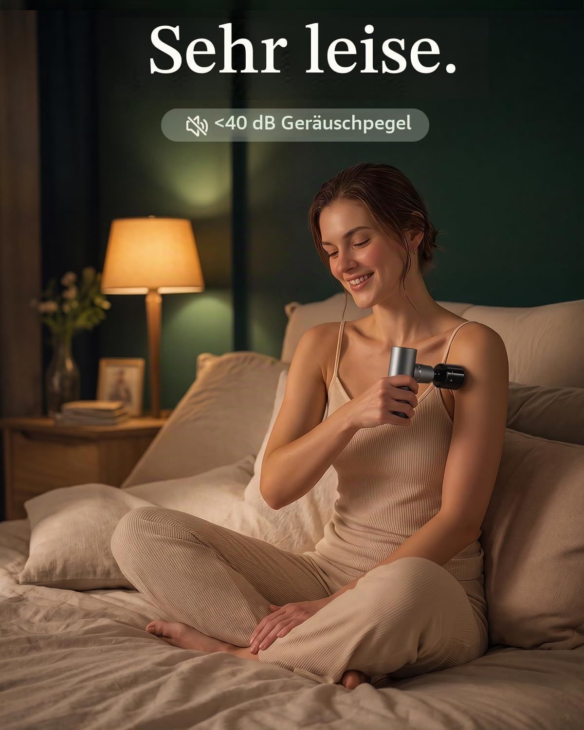 Schwarzes Fußmassagegerät mit roten Heizelementen und Fernbedienung, Nahaufnahme.