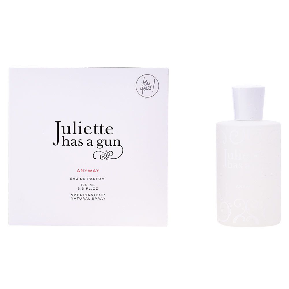 Weißes Parfümflakon und -verpackung. Auf der Verpackung steht "Juliette has a gun Anyway".