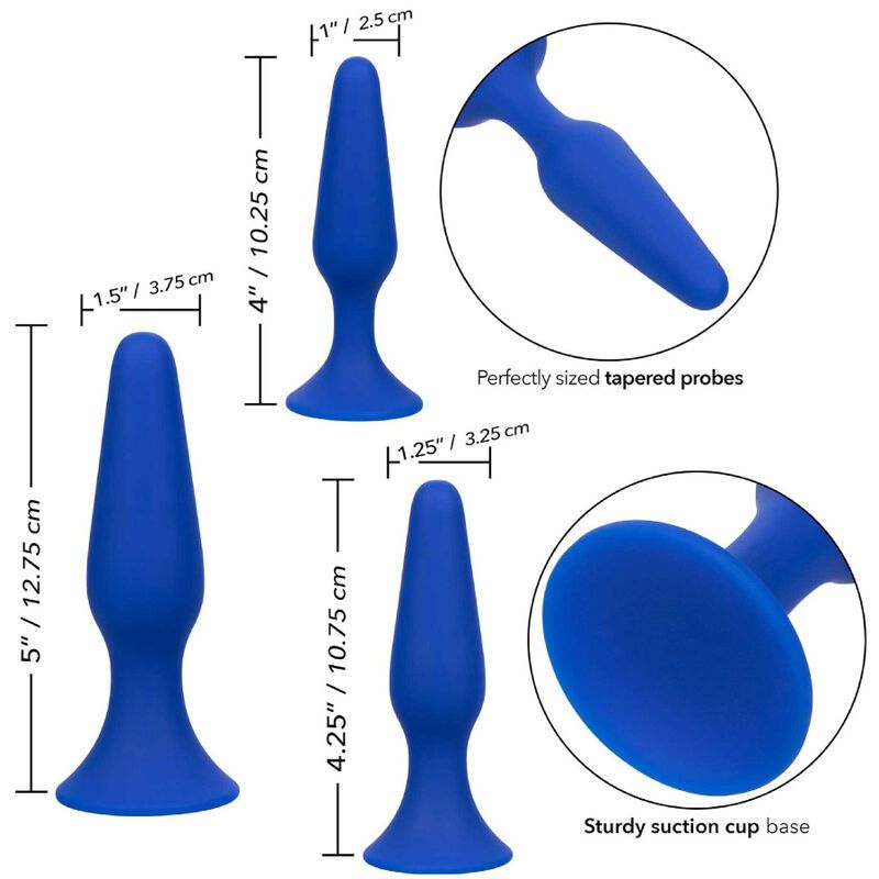Drei blaue Anal Plugs in verschiedenen Größen. Abmessungen in cm angegeben. Aus Silikon.