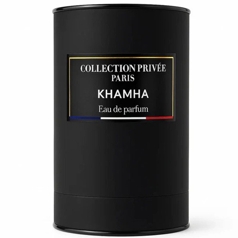 Schwarze zylindrische Verpackung mit Etikett. Etikett mit "COLLECTION PRIVÉE PARIS", "KHAMHA Eau de parfum" und Flagge.