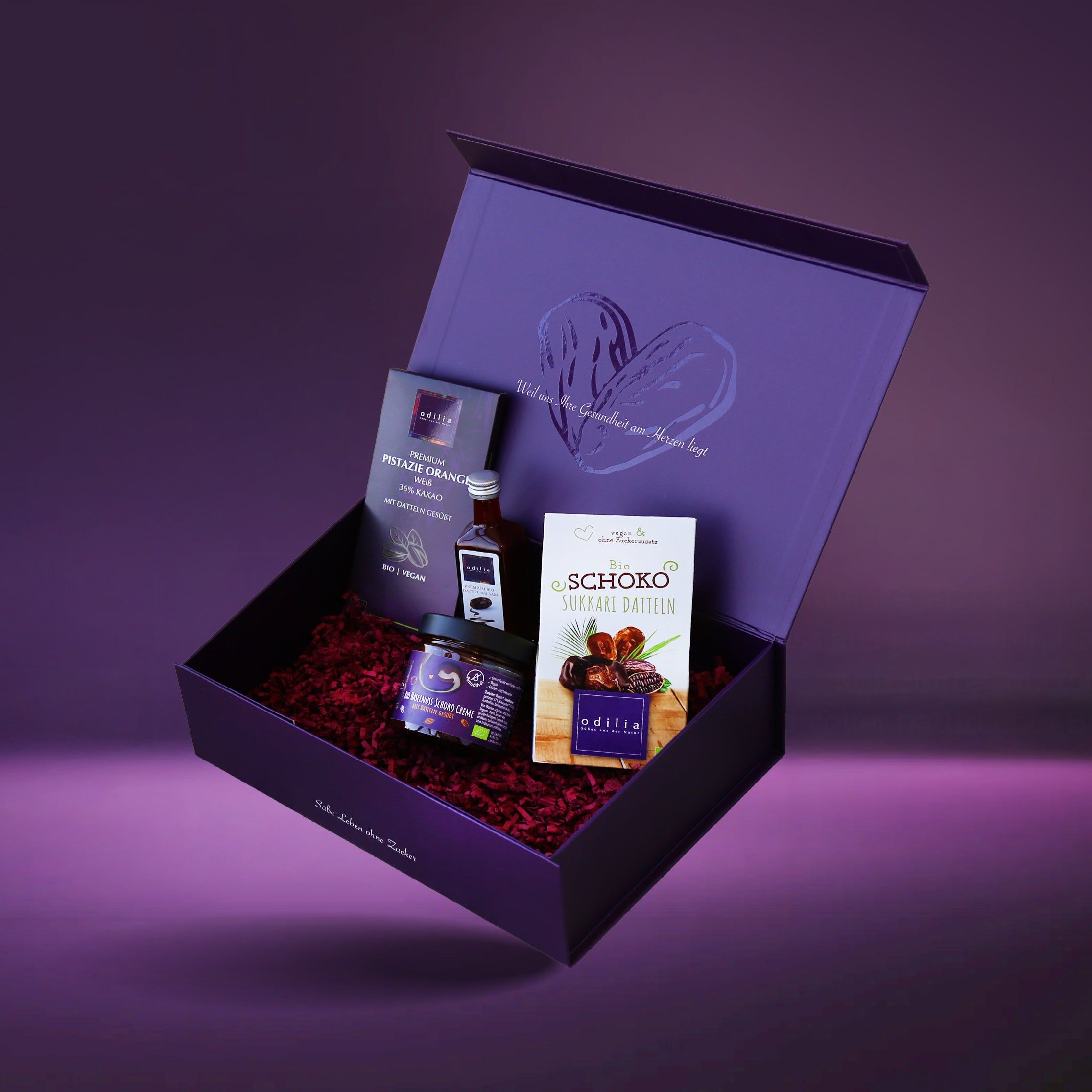 Lila Geschenkbox mit Odilia Logo und Schriftzug.