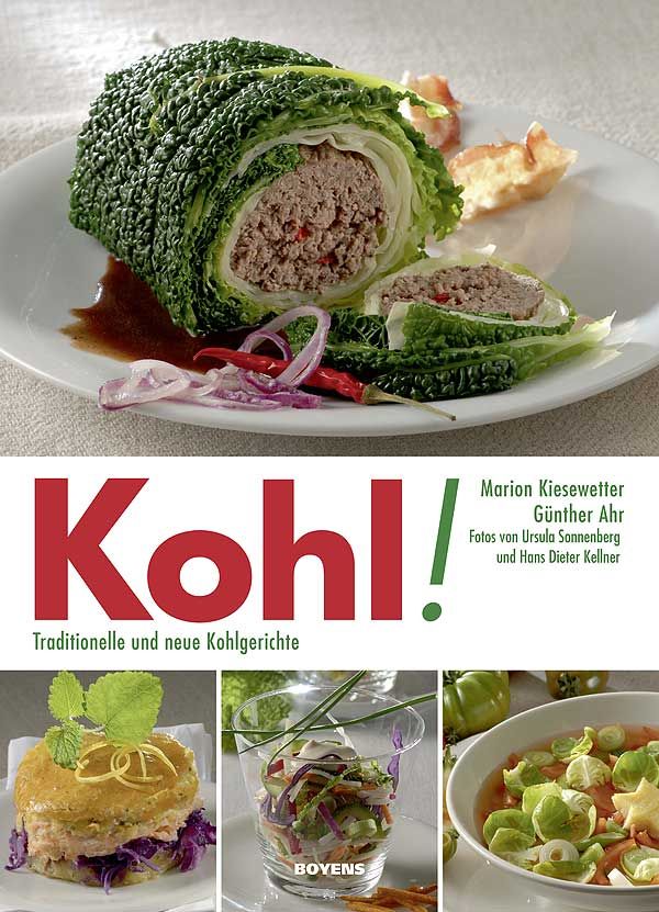 Buchcover mit dem Titel "Kohl!". Gezeigt wird ein gefüllter Kohlkopf auf einem Teller. Darunter weitere Gerichte.