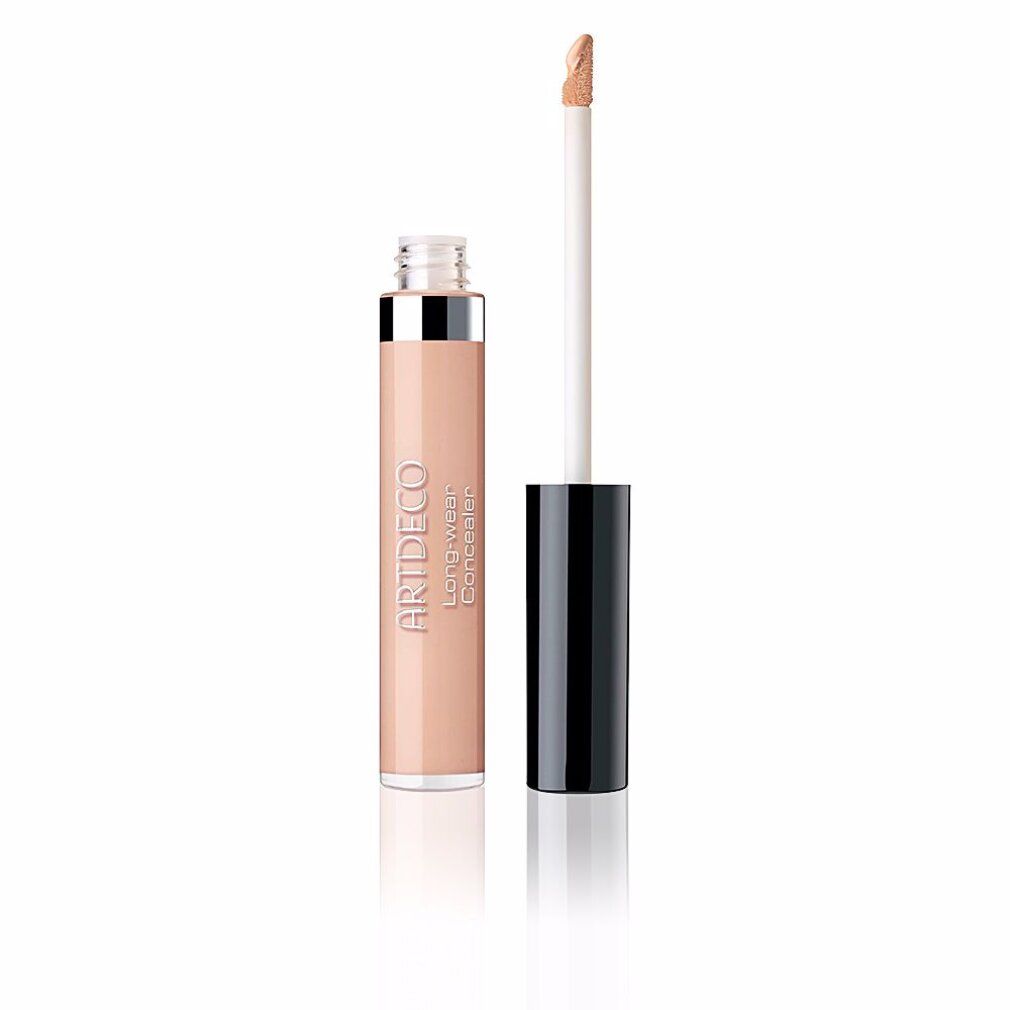 Beige Concealer-Flüssigkeit mit Applikator. Aufschrift: Artdeco Longwear Concealer. Offene Flasche.