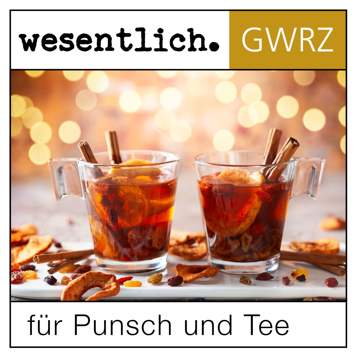 Zwei Gläser Tee mit Orangenschalen und Zimtstangen. Aufschrift: wesentlich. und für Punsch und Tee.