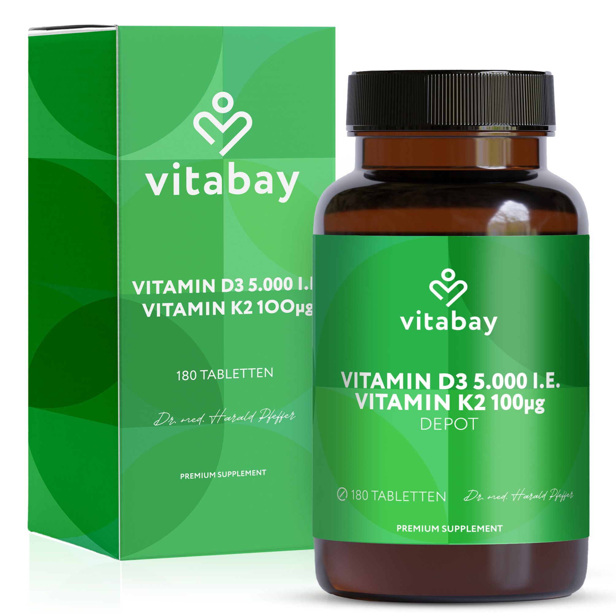 Vitabay-Produkt in Braunglasflasche und Schachtel. Text: Vitamin D3 5.000 I.E. Vitamin K2 100µg Depot. 180 Tabletten. Premium Supplement.