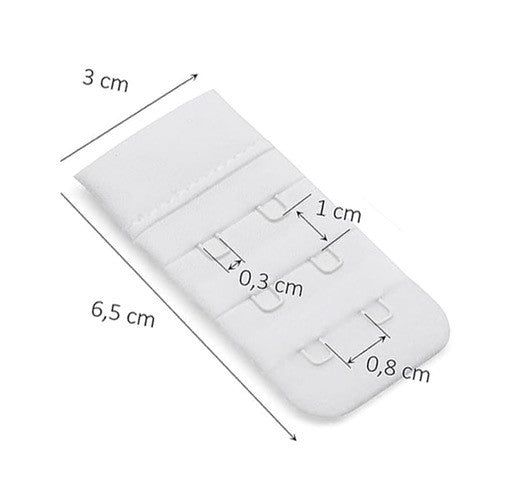 Weißer BH-Verlängerer mit zwei Haken. Maße: 6,5 cm x 3 cm. Hakenabstand: 0,8 cm. Hakenbreite: 1 cm.