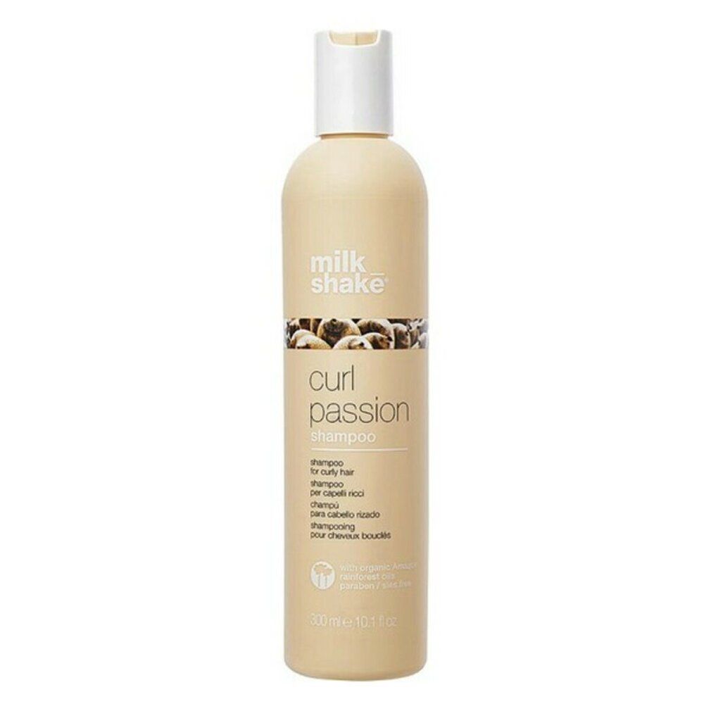 Beige Shampoo-Flasche mit weißem Deckel. Aufschrift: Milk Shake, Curl Passion. Für lockiges Haar. Mehrsprachige Angaben.