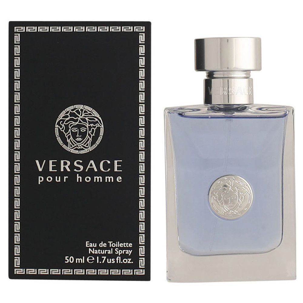 Schwarze Schachtel und Flakon. Auf der Schachtel: Versace Pour Homme, Medusa-Logo. Flakon: hellblaue Flüssigkeit, silberner Verschluss.