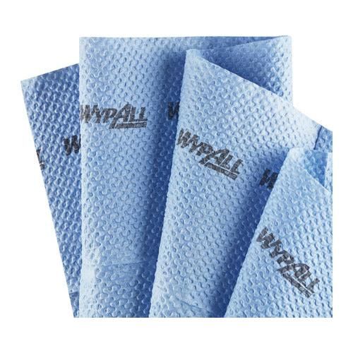 Blaue WypAll® ForceMax PowerClean Tücher, gefaltet. Geprägte Oberfläche, Logo sichtbar.