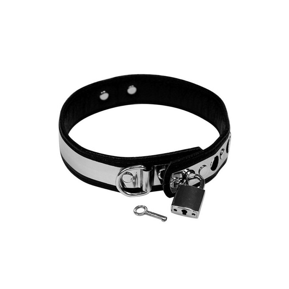 Halsband aus Leder und Metall, 3 cm breit, mit Vorhängeschloss und Schlüssel. Schwarzes Leder, silberfarbenes Metall. Liegt auf einer Oberfläche.