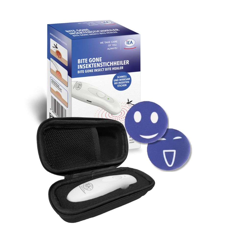 Insektenstichheiler mit Tasche, Mückenpflaster und Verpackung. Aufschrift: BITE GONE INSEKTENSTICHHEILER. Zwei blaue Smiley-Pflaster.