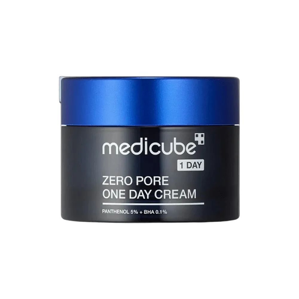 Medicube Zero Pore One Day Cream in schwarzem Tiegel mit blauer Kappe. Enthält Panthenol und BHA.