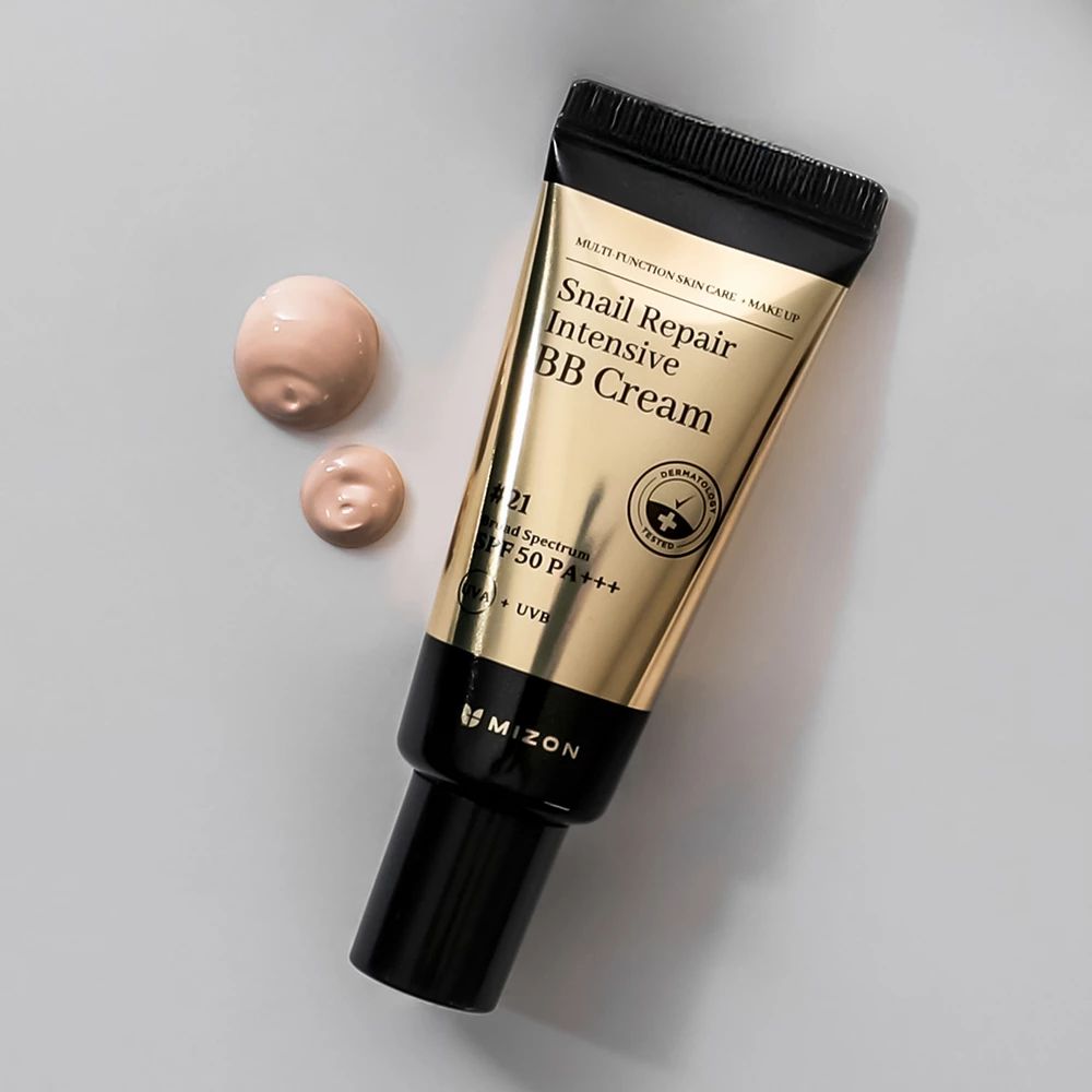 MIZON Snail Repair Intensive BB Cream LSF 50 PA+++, Farbton #21, goldene Tube mit zwei Produktproben.