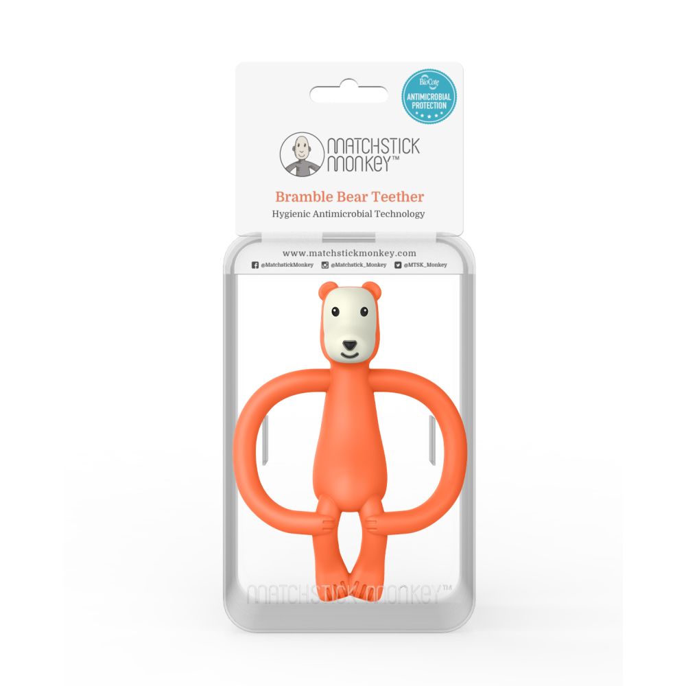 Beißring in Bärenform in Verpackung. Transparente Kunststoffverpackung mit Produkt und Karton. Text: Matchstick Monkey, Bramble Bear Teether.