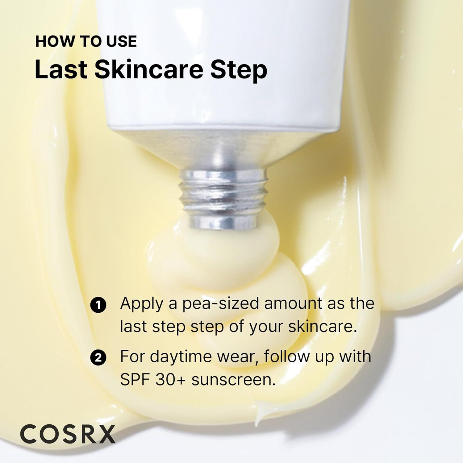 Nahaufnahme einer Tube 'The Retinol 0.1 Cream' von COSRX, aus der Creme auf eine Oberfläche gedrückt wird.