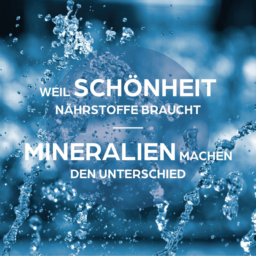Blaues Wasser mit Text: Weil Schönheit Nährstoffe braucht. Mineralien machen den Unterschied.