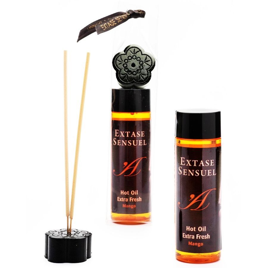 Zwei Flaschen Extase Sensuel Hot Oil Extra Fresh Mango, ein Duftspender mit Stäbchen und ein dekorativer Anhänger.