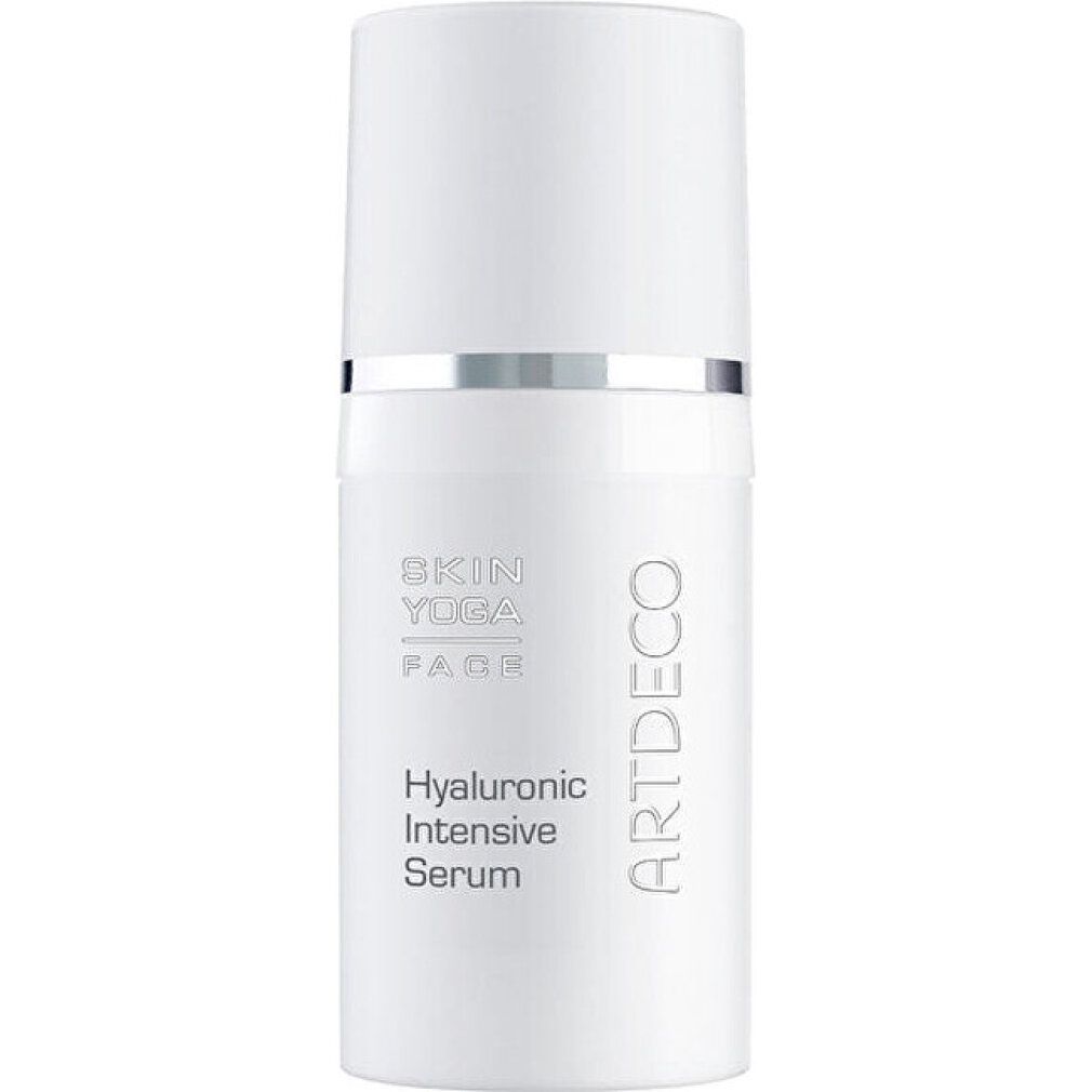 Artdeco Skin Yoga Face Hyaluronic Intensive Serum. Weiße Flasche. Text: Hyaluronic Intensive Serum. Marke: Artdeco.