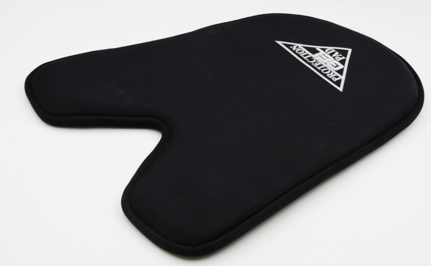 Schwarzer, ergonomisch geformter Rückenschoner mit weißem Logo 'PROTECTION GEL PAD'.