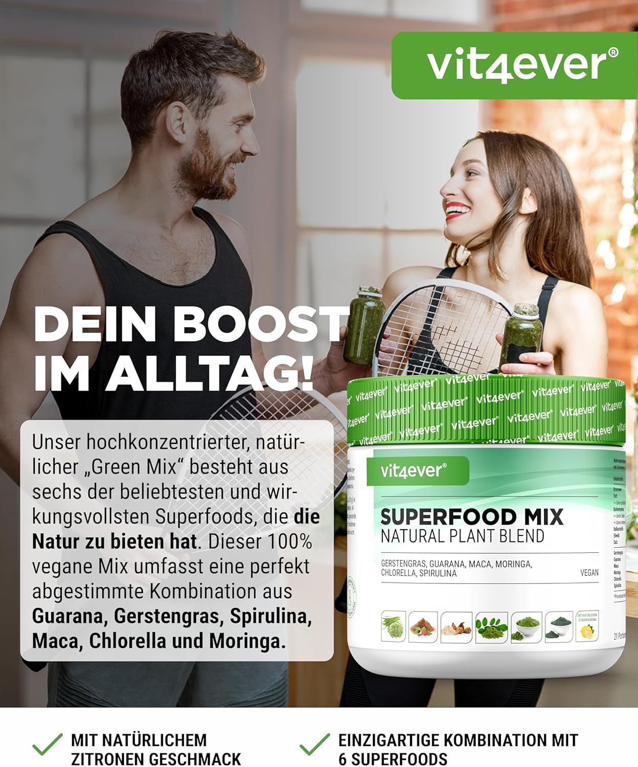 Zwei Personen mit einem Produktglas. Aufschrift: Superfood Mix Natural Plant Blend. Enthält Gerstengras, Guarana, Maca, Moringa, Chlorella, Spirulina. Mit Zitronengeschmack.