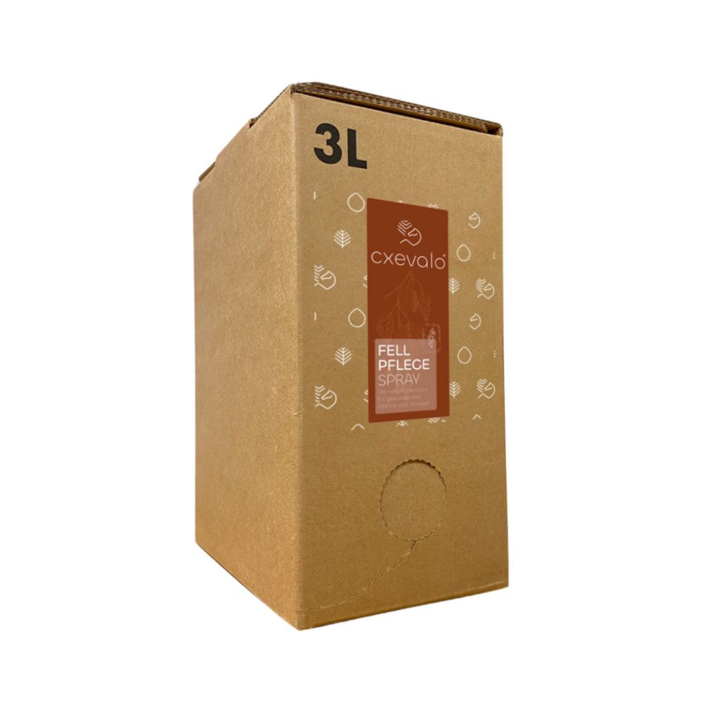 Karton mit Aufschrift 3L. Aufschrift: Fell Pflege Spray. cxevalo Logo.
