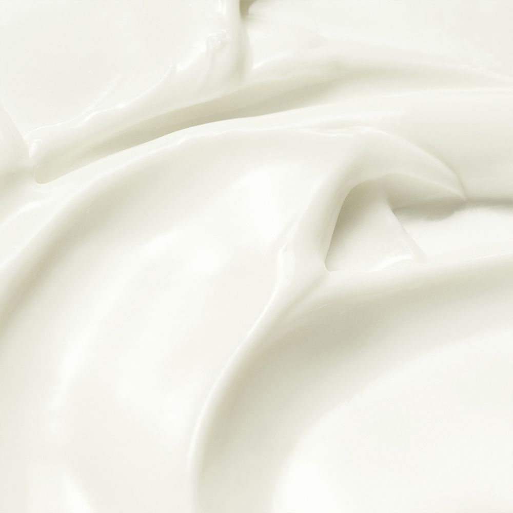 Nahaufnahme der cremigen Textur der PURITO Wonder Releaf Centella Daily Sun Lotion.