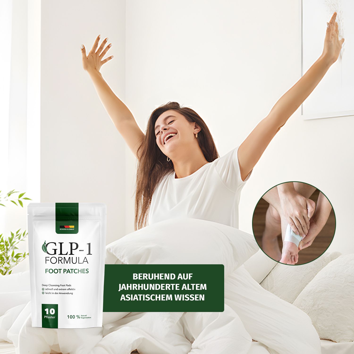 Frau im Bett mit GLP-1 FORMULA FOOT PATCHES Packung. Text: BERUHT AUF JAHRHUNDERTE ALTEM ASIATISCHEM WISSEN. 10 Pflaster.