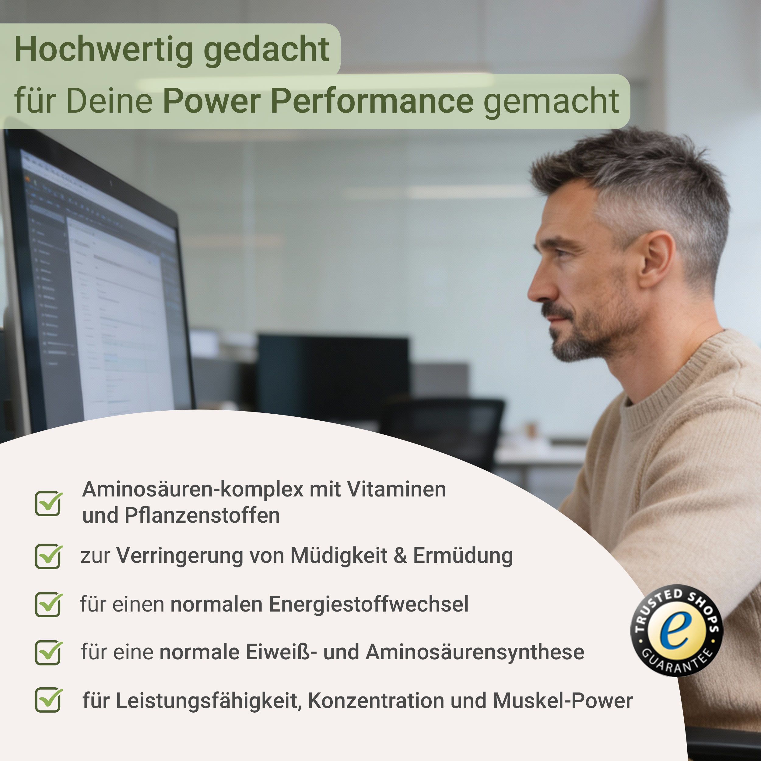 Mann am Computer. Textboxen mit Produktvorteilen: Aminosäuren-Komplex, Verringerung Müdigkeit, Energiestoffwechsel, Muskel-Power.