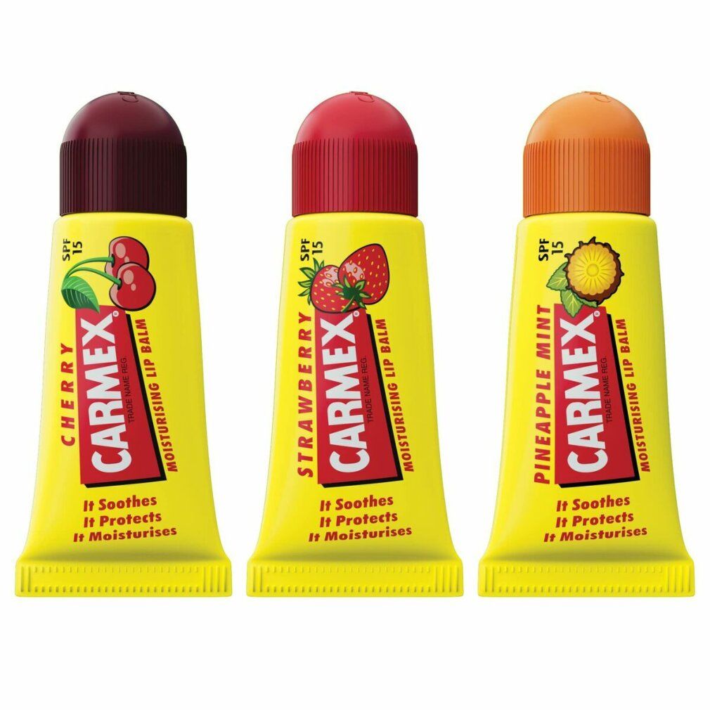 Drei Lippenbalsam-Tuben mit farbigen Kappen. Auf jeder Tube steht "CARMEX" und der Geschmack: Kirsche, Erdbeere, Ananas-Minze. SPF 15.