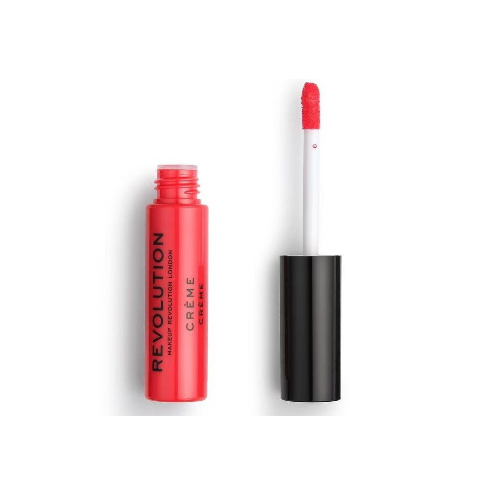 Roter Creme-Lippenstift von Makeup Revolution. Flasche und Applikator. Schwarzer Deckel. Produktname und Marke auf der Flasche.