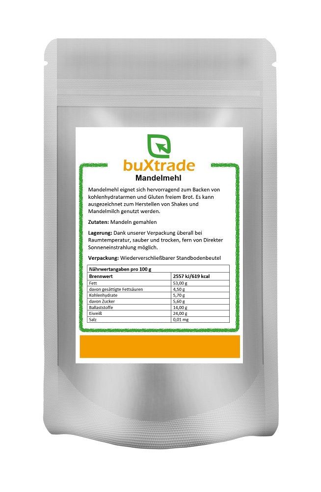 Beutel mit buXtrade Mandelmehl. Weißes Pulver auf Etikett. Nährwertangaben und Produktinformationen.