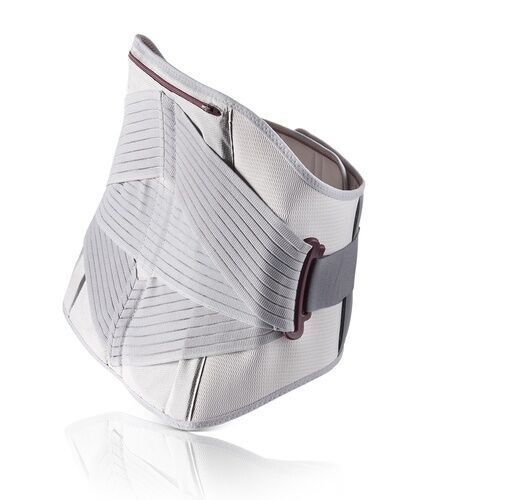 Graue OFA Push Med Lumbalbandage. Schräge Ansicht. Mit Klettverschluss und grauen Gurten.