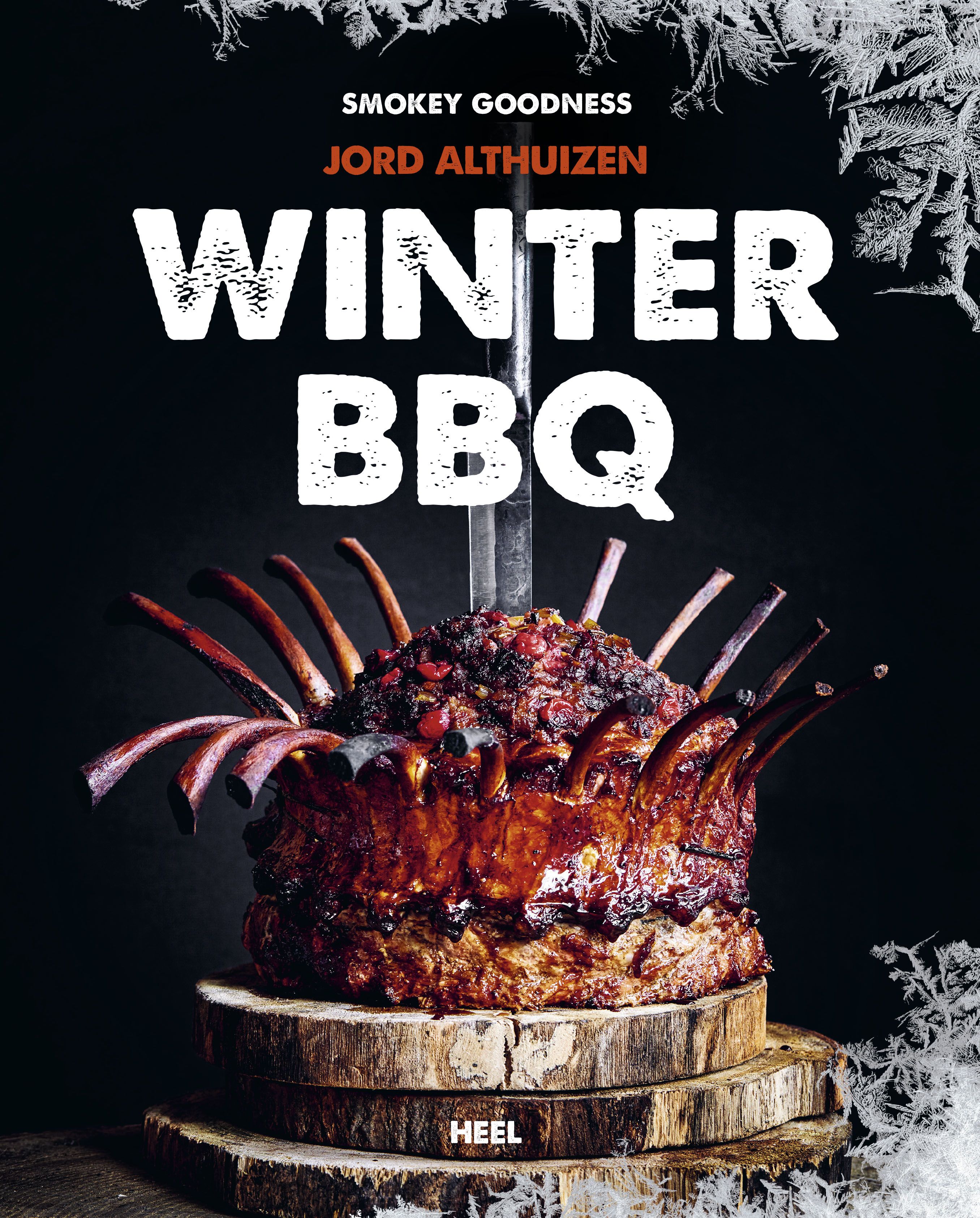 Buchcover mit Titel WINTER BBQ. Gebratenes Fleisch auf Holzscheiben. Titel und Autorenname in weißer Schrift auf schwarzem Hintergrund.