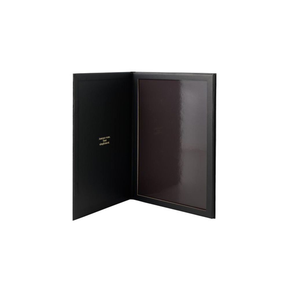 Schwarze, offene Palette mit leerem Innenraum und goldfarbenem Schriftzug. Rechteckige Form, magnetisch.