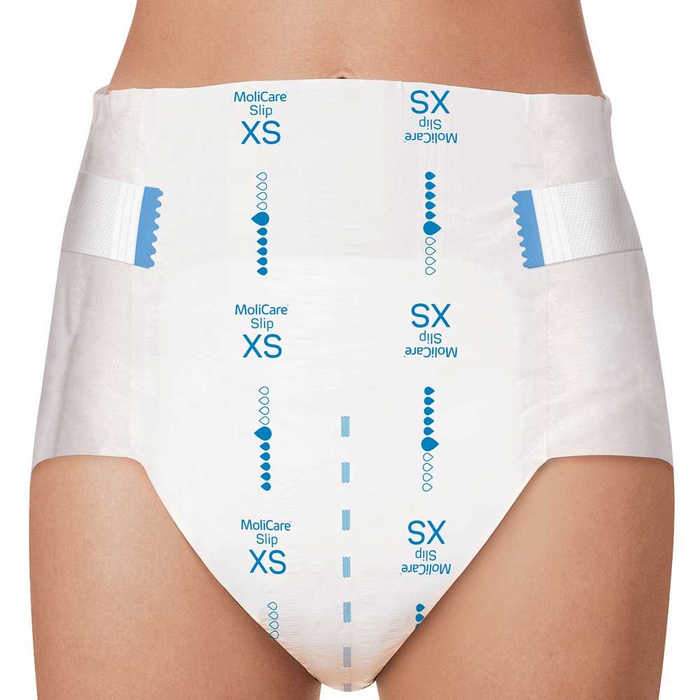 Person trägt MoliCare Slip Extra Plus. XS-Größe. Blaue Verschlüsse und Markierungen.