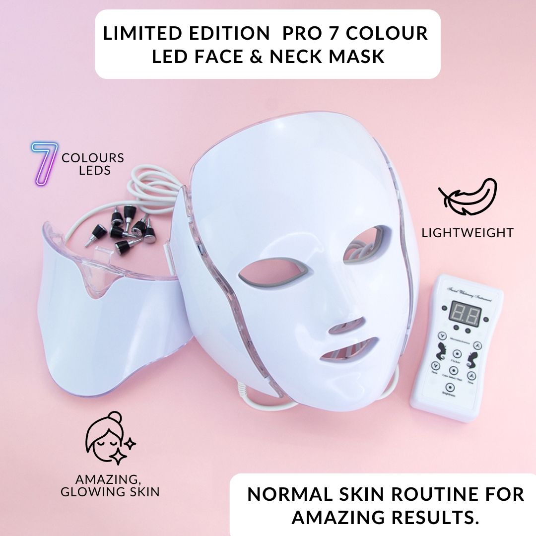Transparente LED-Gesichtsmaske mit Lichtern, Kabeln und Fernbedienung.