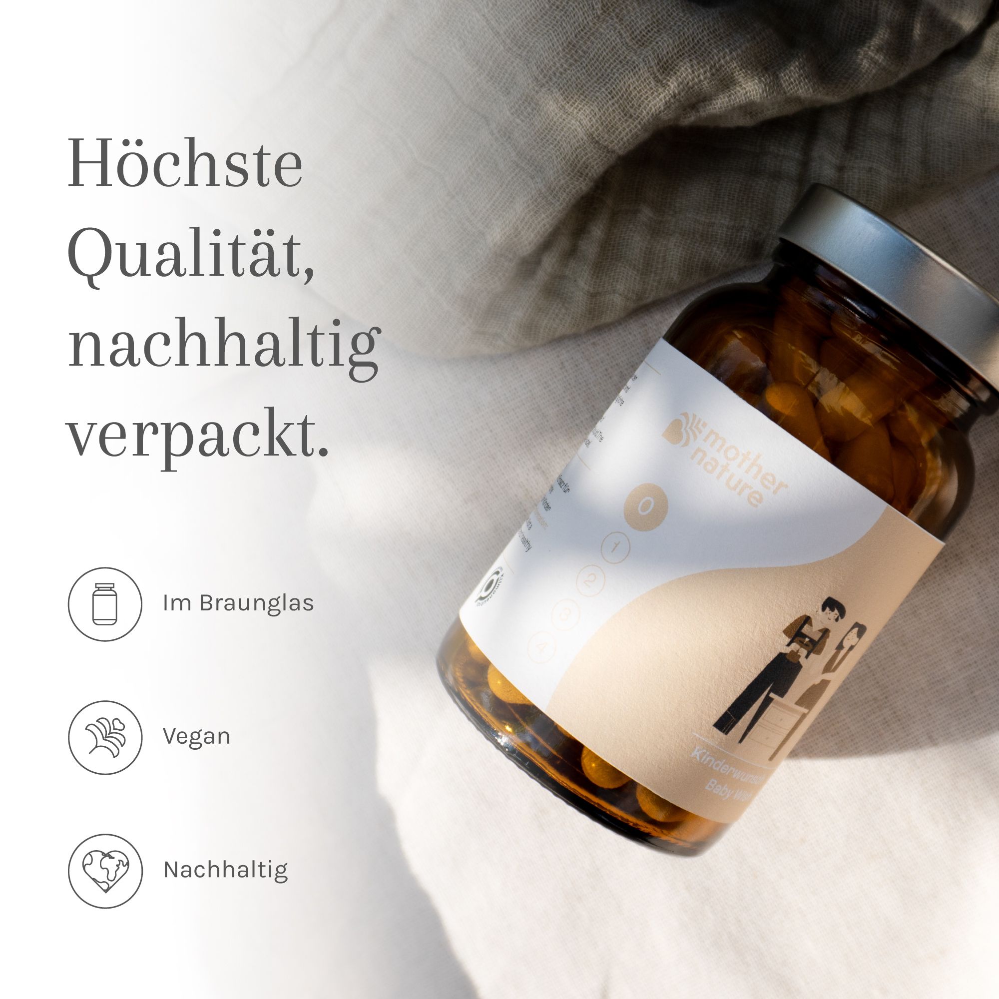 Braune Glasflasche mit Kapseln. Aufschrift: Mother Nature. Vegan, nachhaltig verpackt. Icons: Glas, Vegan, Nachhaltig.