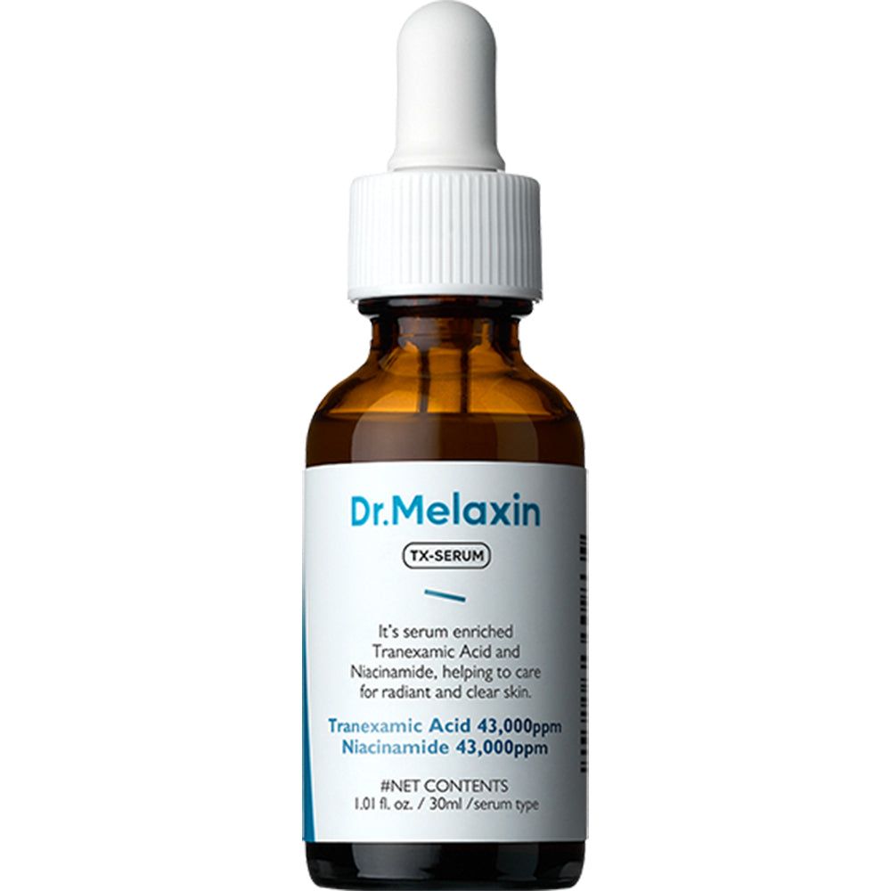 Braune Glasflasche mit weißem Tropfer. Aufschrift: Dr. Melaxin TX-Serum. Enthält Tranexamsäure und Niacinamid.