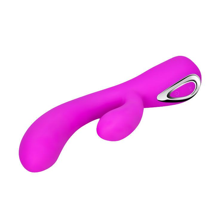 Lila Vibrator mit gebogener Form und zusätzlichem Vorsprung. Silberner Knopf. Auf weißem Hintergrund.