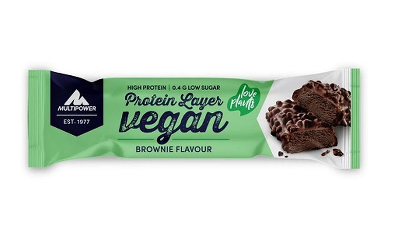 Einzelner Proteinriegel, vegan, Brownie-Geschmack. Aufschrift: High Protein, Low Sugar. Marke: Multipower. Grün-weiße Verpackung.