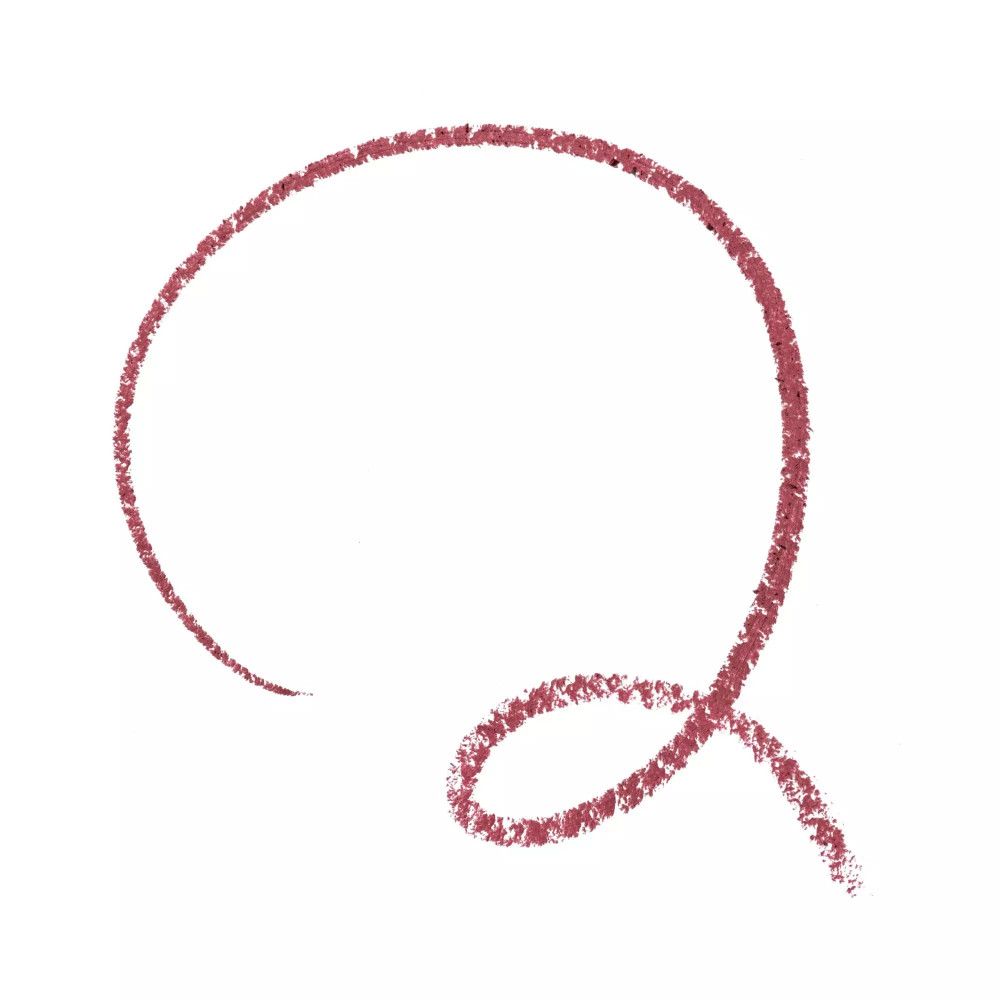 Rosa Lippenstiftstrich in einer geschwungenen Linie auf weißem Hintergrund.