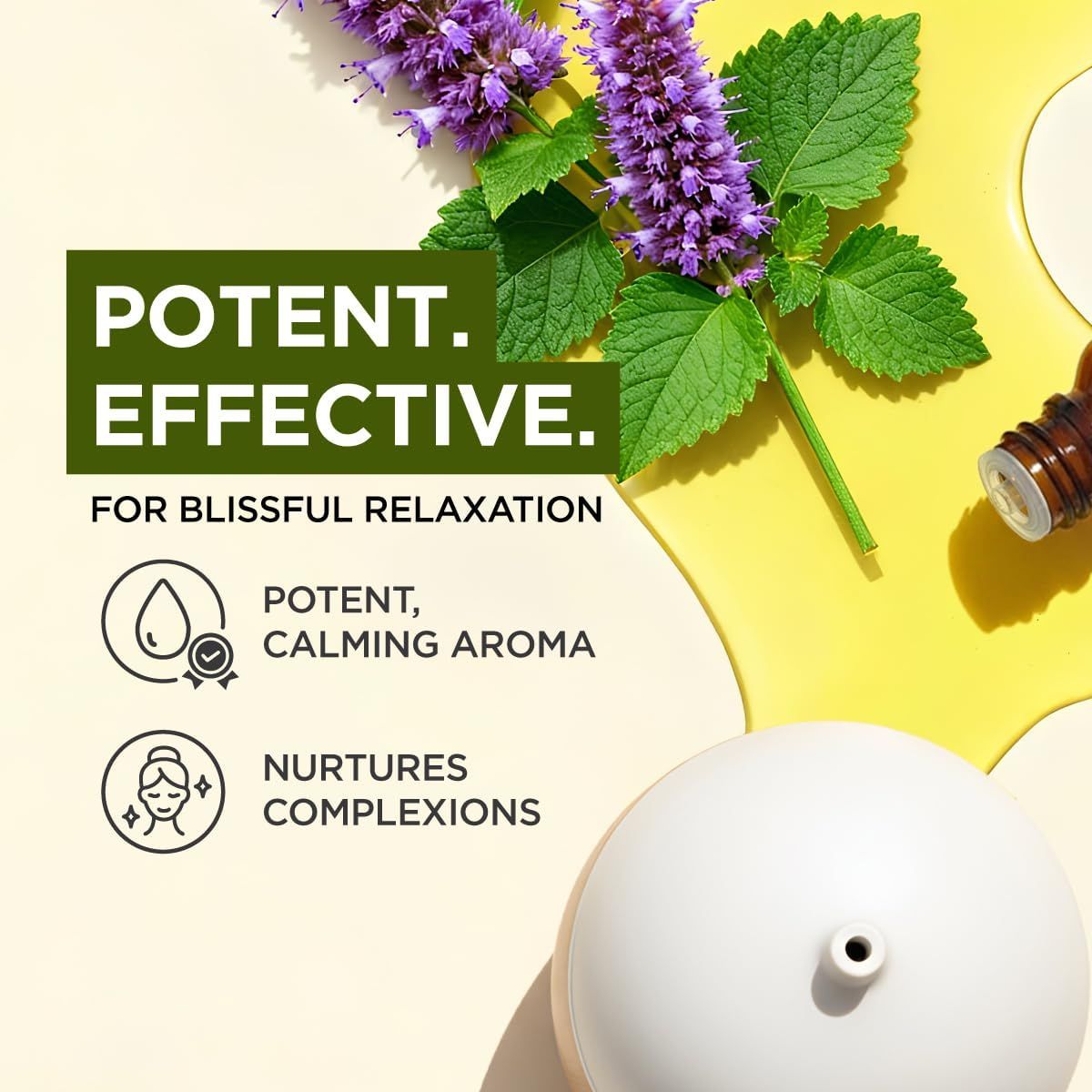 Nahaufnahme von lila Blüten und einem weißen Diffusor. Text: Potent. Effektiv. Für wohltuende Entspannung. Potentes, beruhigendes Aroma. Pflegt den Teint.