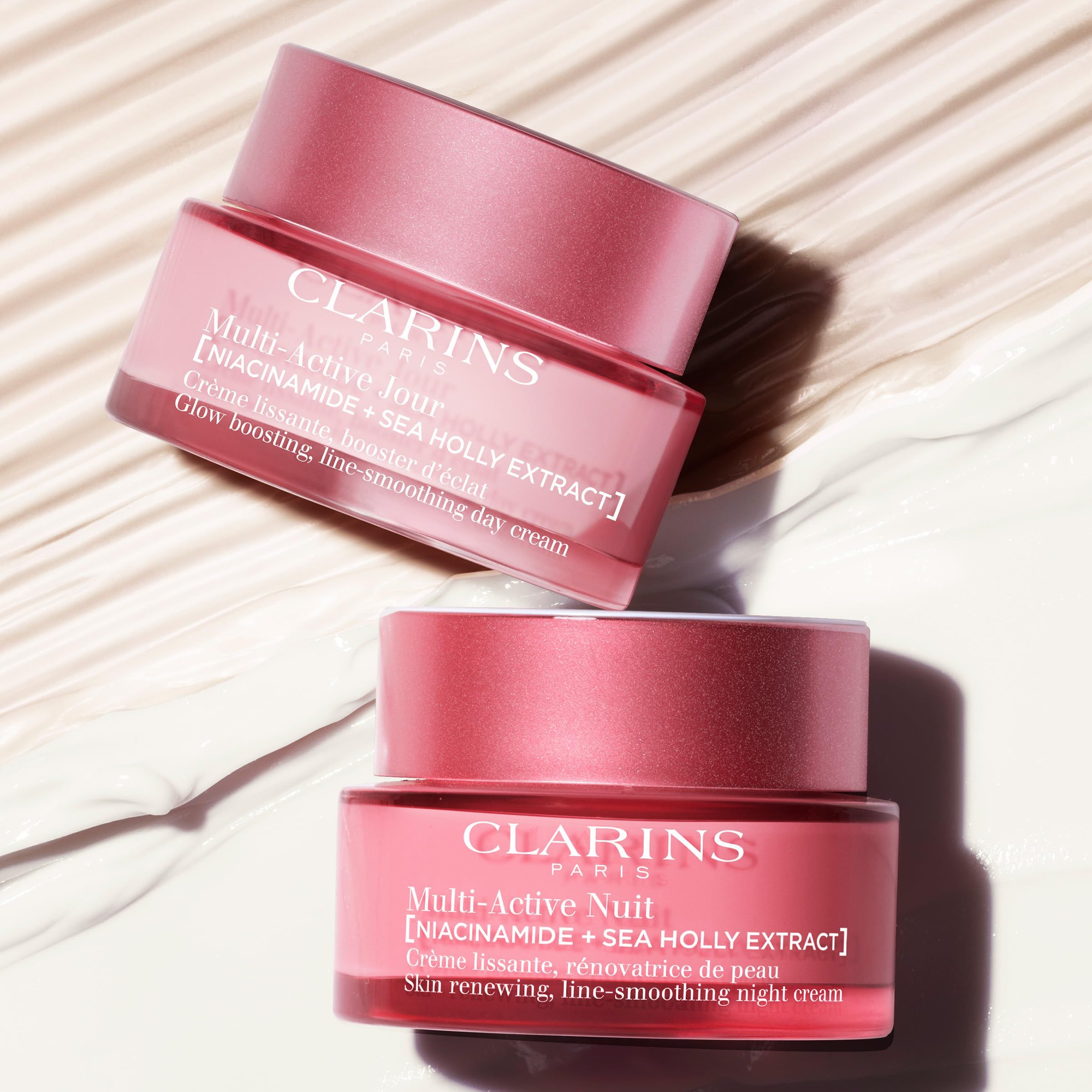 Zwei rosa Cremetiegel mit Deckel. Aufschrift: CLARINS PARIS, Multi-Active. Text: Skin renewing, line-smoothing day/night cream.