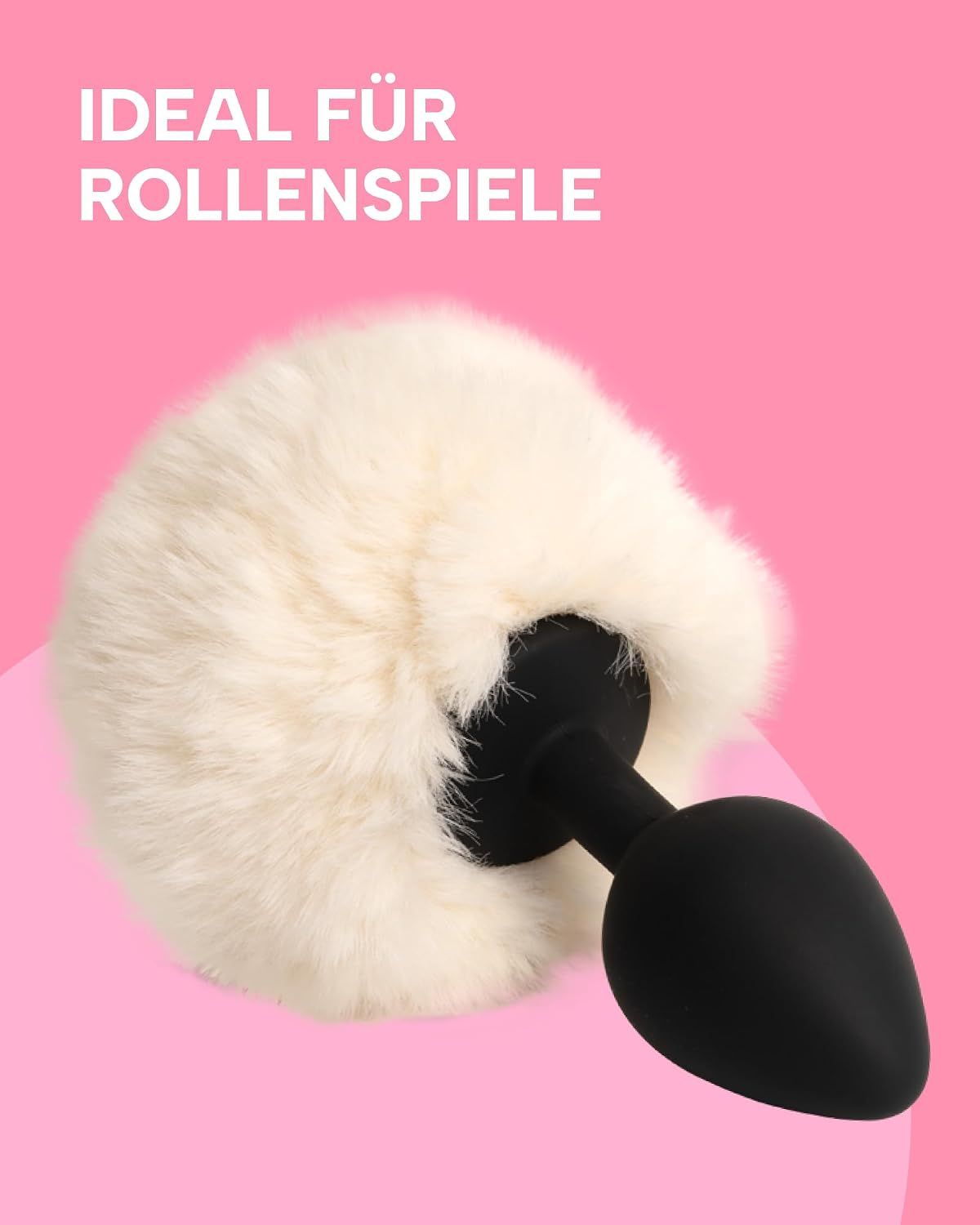 Schwarzer Butt Plug mit weißem Fellschwanz.